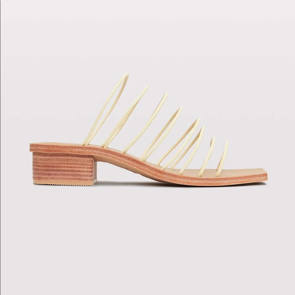 ST. AGNI Stunning Strappy Sandal Chic Minimal 38
